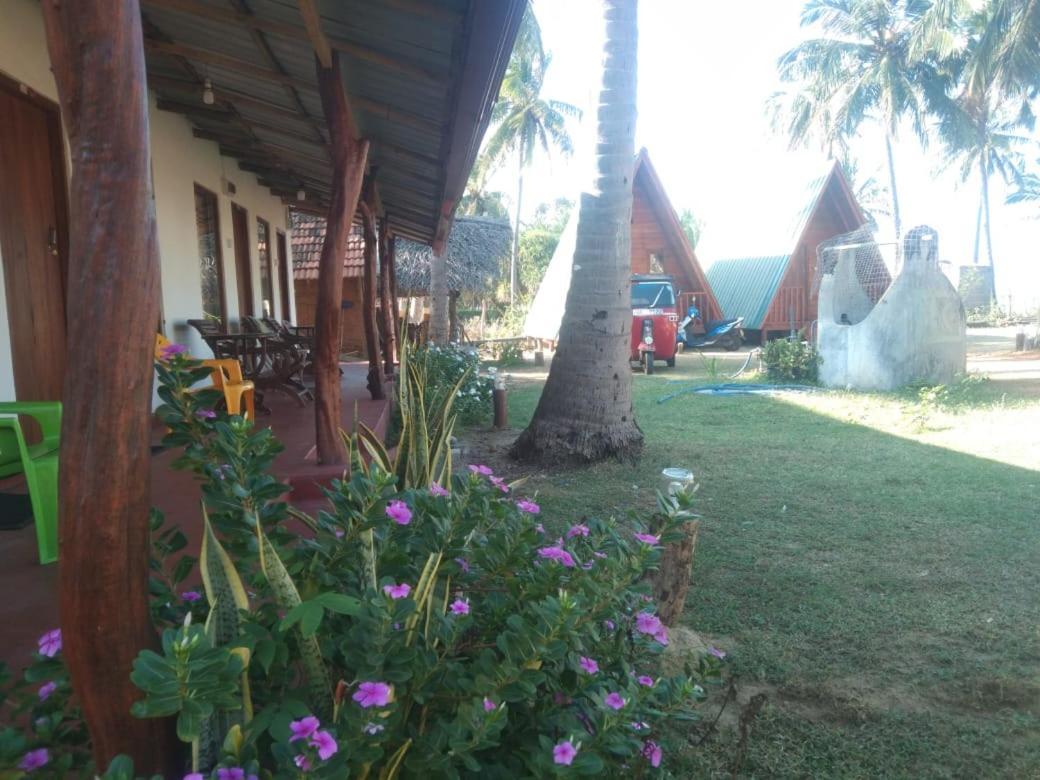 Nilaveli Sheen Coast Trincomalee Eksteriør bilde